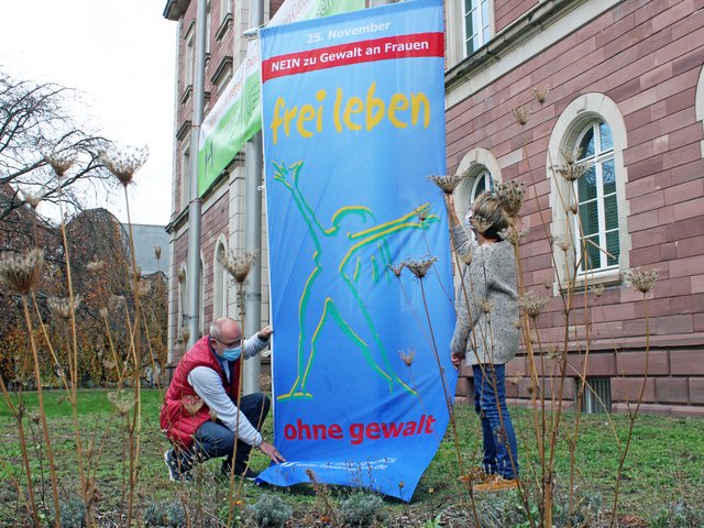 Flagge zeigen gegen Gewalt an Frauen: Die Pädagogische Hochschule Karlsruhe unterstützt die bundesweite Aktion. Foto: PHKA