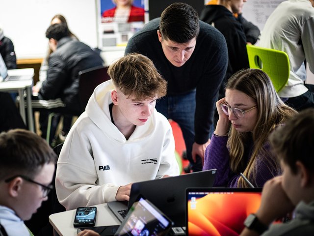 Für Schulen: Hackathon-Projekttag im Lehr-Lern-Labor Informatik an der PHKA. Foto: Joel Frank/Pädagogische Hochschule Karlsruhe