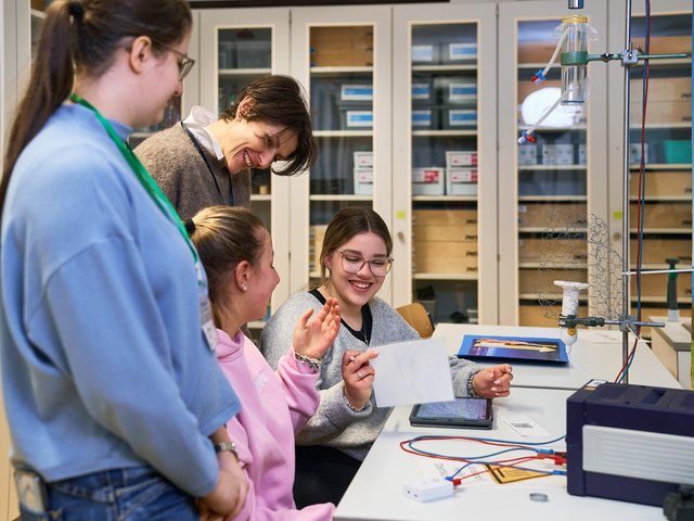 Im Lehr-Lern-Labor PHyLa: Klimadaten analysieren und Handlungsoptionen reflektieren. Foto: Björn Vilcens/PHyLa