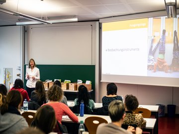 PHKA-Projekt „MiniMa als Wegbegleitung“: Vortrag von Prof. Dr. Christiane Benz beim Auftaktworkshop. Foto: Joel Frank/PHKA