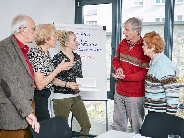 Die Bildung von älteren und alten Menschen steht im Fokus des Masterstudiengangs Geragogik der Pädagogischen Hochschule Karlsruhe. Foto: Thomas Schindel / Pädagogische Hochschule Karlsruhe