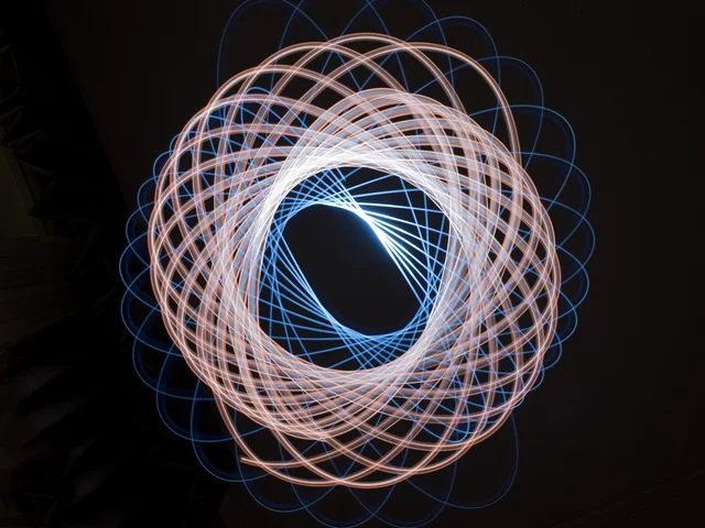 Kurven über Kurven: Die Mathematik hinter Spirograph-Kunstwerken erklärt das Institut für Mathematik der PHKA auf den Science Days 2021. Foto: M Maggs auf Pixabay