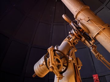 Ein Blick durch das Teleskop.