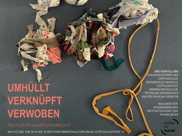 Plakat der PHKA-Ausstellung "Umhüllt Verknüpft Verwoben – Textiles im Kunstunterricht". © PHKA-Institut für Kunst