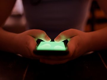 Künstliche Intelligenz: Schüler:innen sollten lernen können, reflektiert und kompetent damit umzugehen. Foto: Joel Frank/PHKA