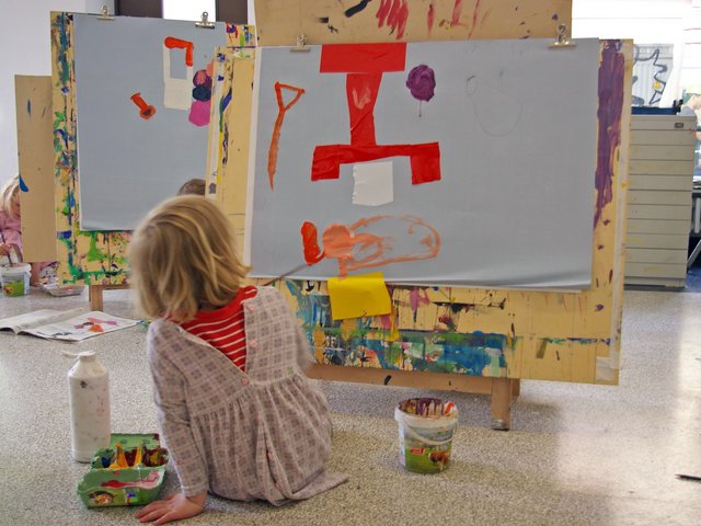 Frei und offen: Wenn Kinder gestalten, bilden sie nicht nur etwas, sondern sich selbst. Foto: Katrin Höhne
