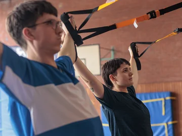 Krafttraining in der Sporthalle