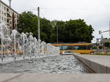 Springbrunnenfontänen in der Innenstadt von Karlsruhe