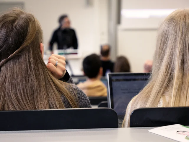 Die psychische Gesundheit im Studien- und Promotionsverlauf untersucht das Forschungsprojekt StuPsy. Foto: PHKA/Thelen © Die kostenfreie Verwendung des Fotos ist ausschließlich für journalistische Zwecke in Verbindung mit der Pressemitteilung sowie unter Angabe der Quelle gestattet. 