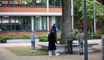 Schulnamen: Wissenschaftler:innen der PHKA haben sie in Beziehung gesetzt zur Geschichte der Pädagogik. Foto: Joel Frank/PHKA