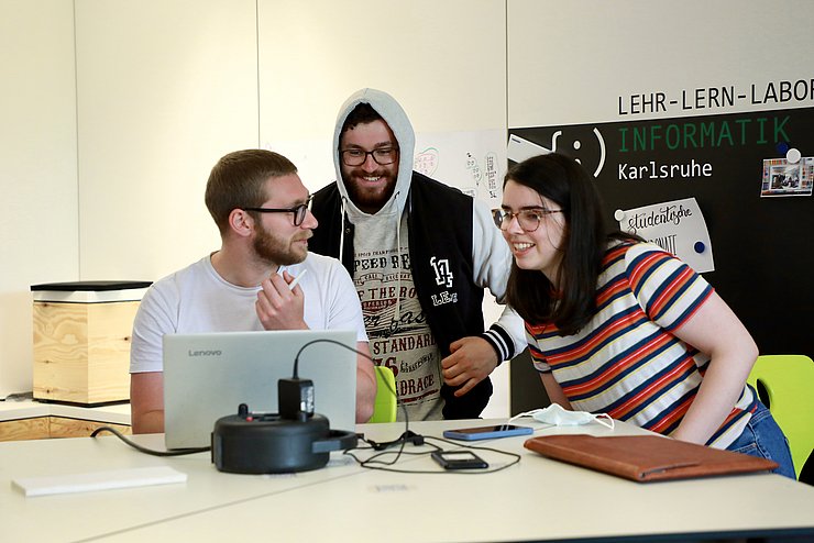 Chancen der Digitalisierung bestmöglich nutzen: Studierende im Lehr-Lern-Labor Informatik der PHKA. Foto: Sofia Vinnichenko/PHKA