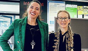 WiN·BO-Preisträgerinnen 2024: Marie Tuchscherer und Prof. Dr. Dr. h.c. Claudia Wiepcke (r.). Foto: Evelin Eckstein