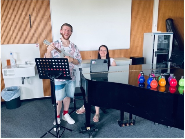 Seminargruppe beim Musizieren